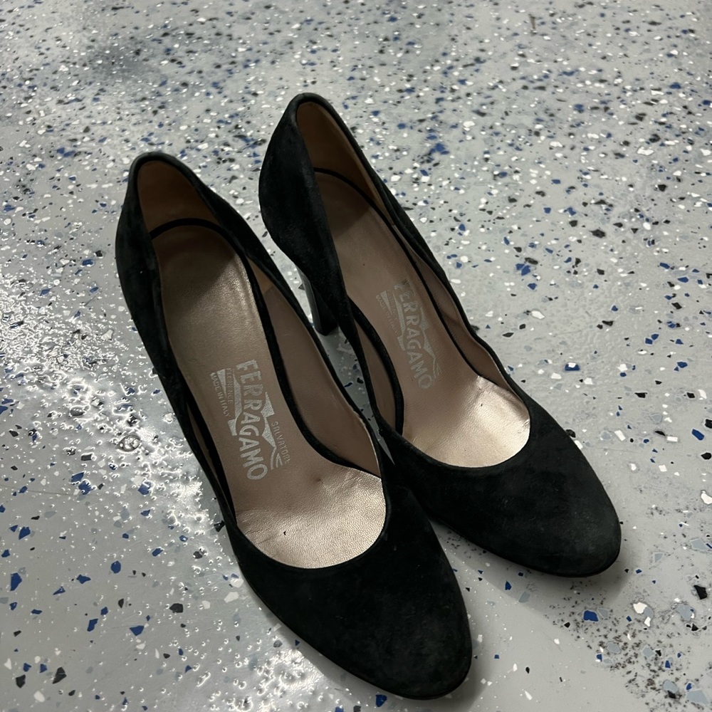 Black suede SALVATORE FERRAGAMO pumps